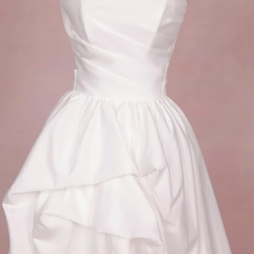 VÁY CƯỚI ĐI BÀN TRENDY