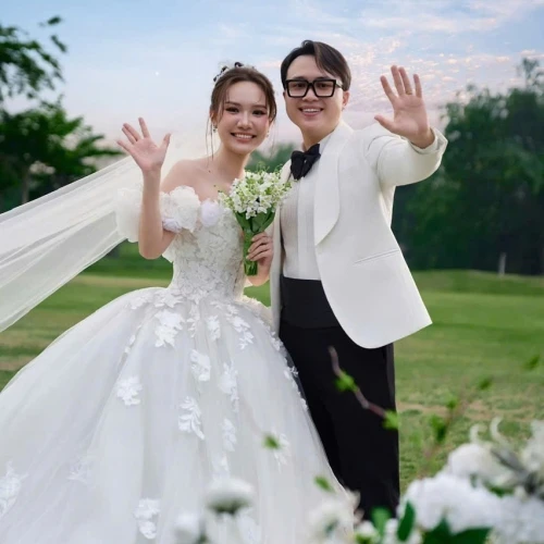 ẢNH CUỚI NGOẠI CẢNH SÂN GOLF